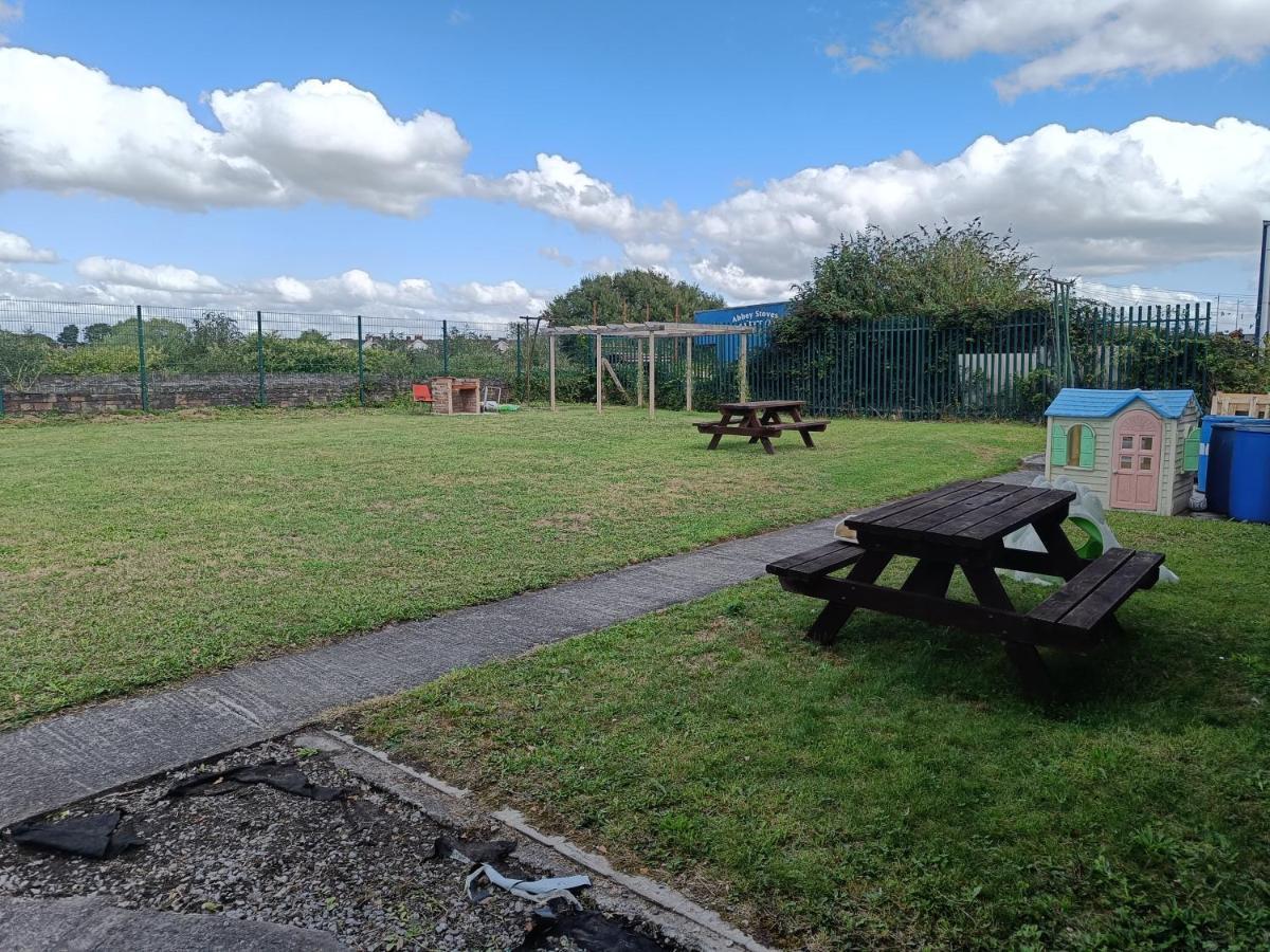 Y Doc At World Horizons Community Hub Vandrerhjem Llanelli Eksteriør bilde