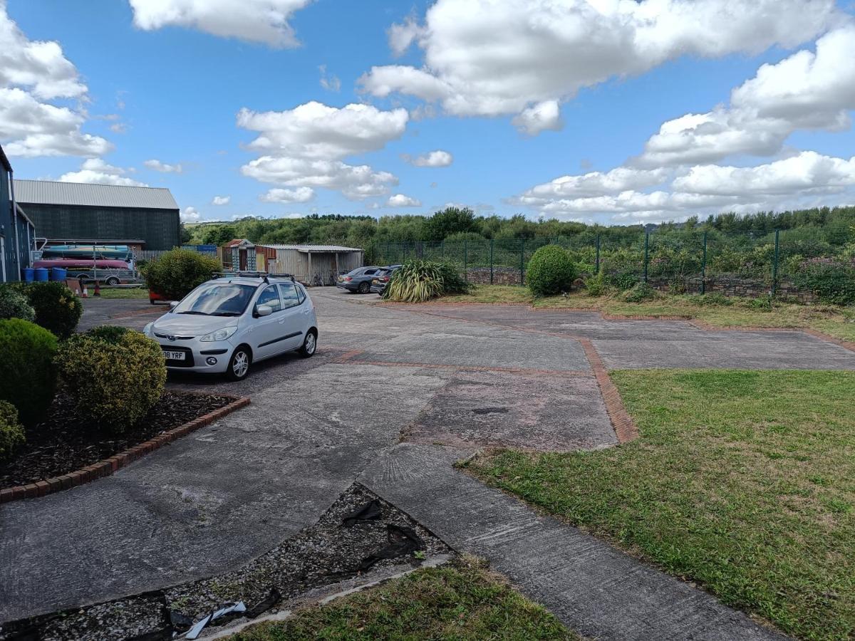 Y Doc At World Horizons Community Hub Vandrerhjem Llanelli Eksteriør bilde